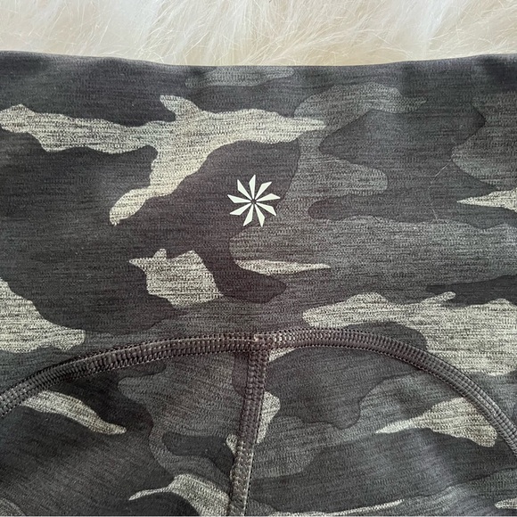 Athleta Ultimate Stash Pocket Camo 7/8 Tight - Picture 6 of 11